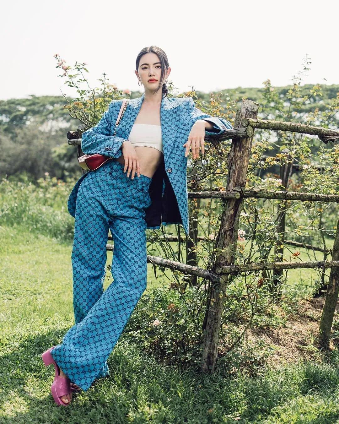 2021秋冬女裝十大流行色 晴空藍(lán)、嫩粉紅等色彩都很美(圖12)