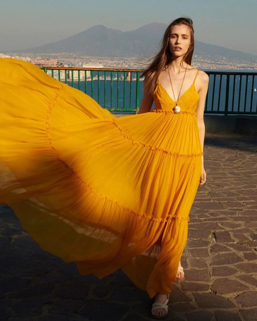 2021秋冬女裝十大流行色 晴空藍(lán)、嫩粉紅等色彩都很美(圖32)