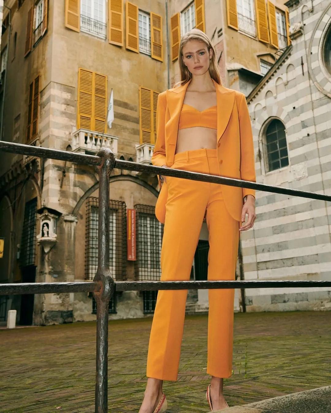 2021秋冬女裝十大流行色 晴空藍(lán)、嫩粉紅等色彩都很美(圖31)